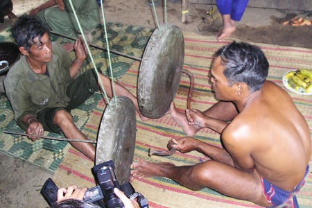 Traditional musical instruments of the Brau  - ảnh 1